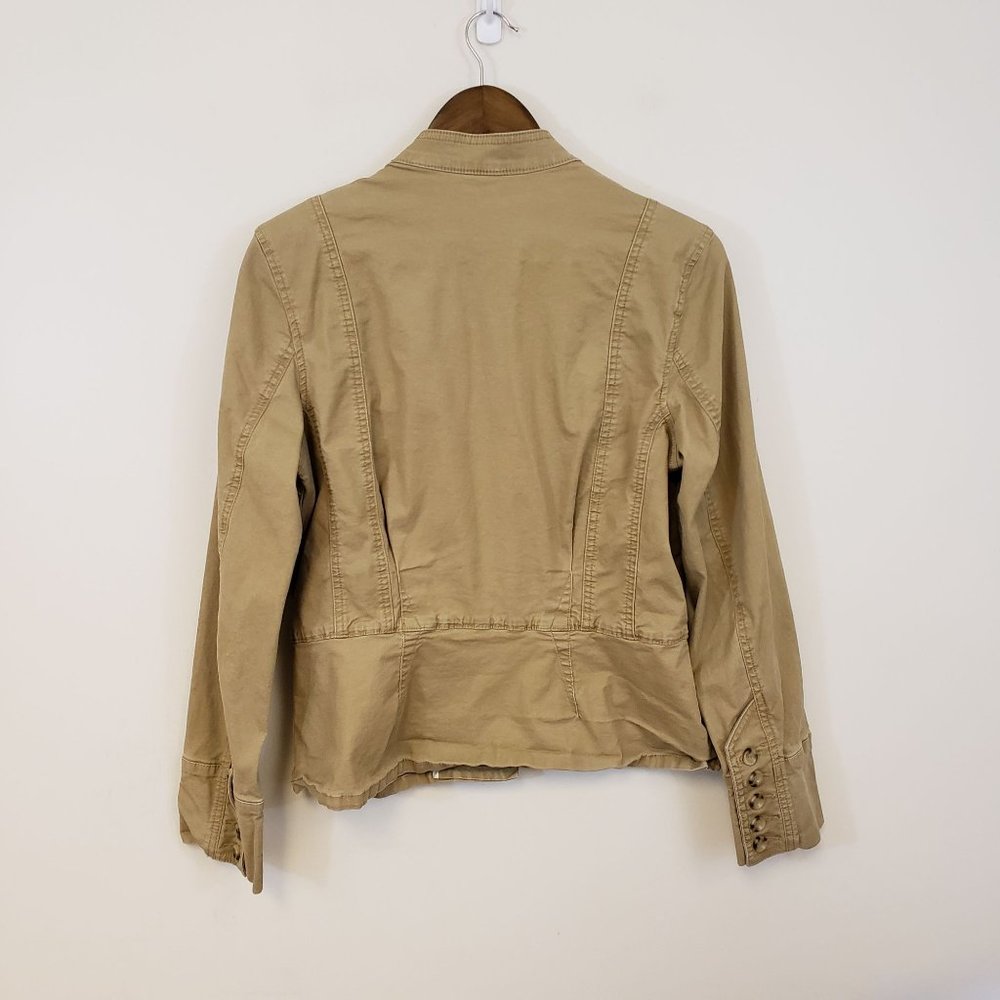 Cabi Womens Tan Canvas Utility Jacket Size M Button Up Flap Pockets Peplum Waist - Picture 4 of 9